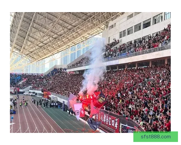水晶宫主场鏖战利物浦 谁能笑到最后引发球迷热议 水晶宫主场鏖战利物浦 谁能笑到最后引发球迷热议
